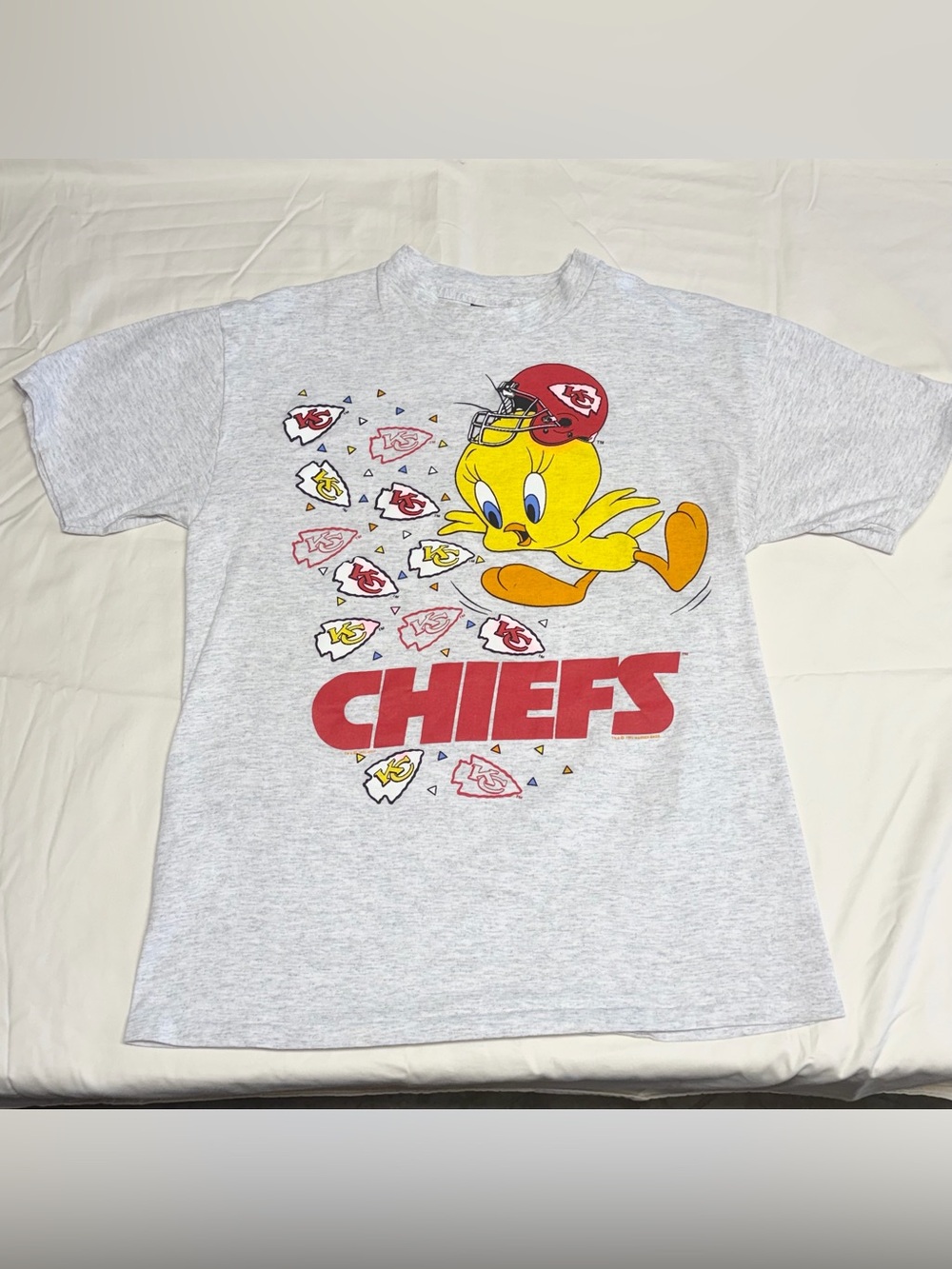 Vintage 1993 Kansas City Chiefs Looney Tunes Tweety Bird T Shirt Garmet Graphics